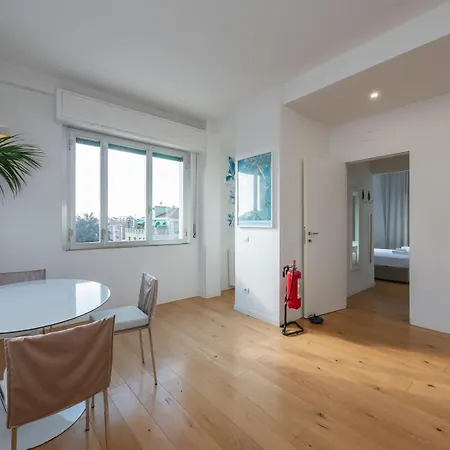 Isola M5 Elegance Two Minutes From The Metro Lejlighed