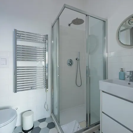 Isola M5 Elegance Two Minutes From The Metro