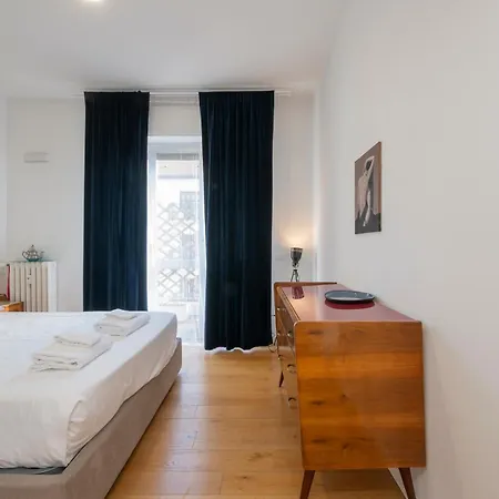 Isola M5 Elegance Two Minutes From The Metro Lejlighed