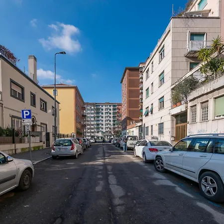 Isola M5 Elegance Two Minutes From The Metro Lejlighed *