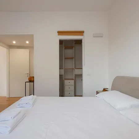 Lejlighed Isola M5 Elegance Two Minutes From The Metro