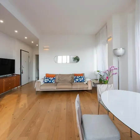Lejlighed Isola M5 Elegance Two Minutes From The Metro *