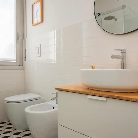 Lejlighed Isola M5 Elegance Two Minutes From The Metro