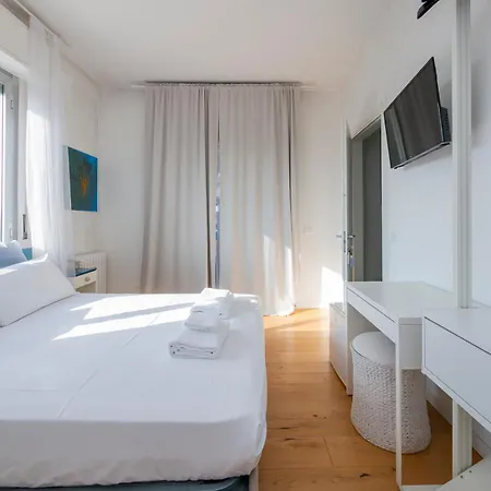 Lejlighed Isola M5 Elegance Two Minutes From The Metro