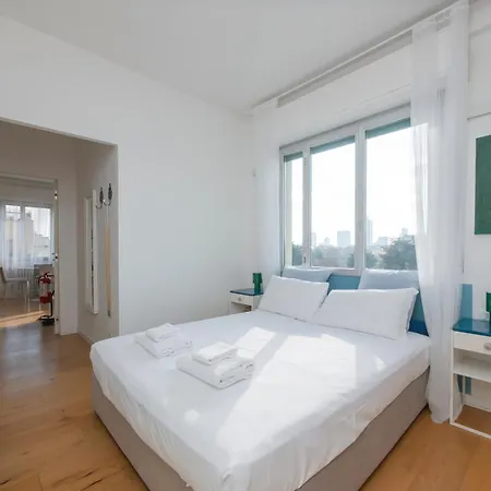 Isola M5 Elegance Two Minutes From The Metro